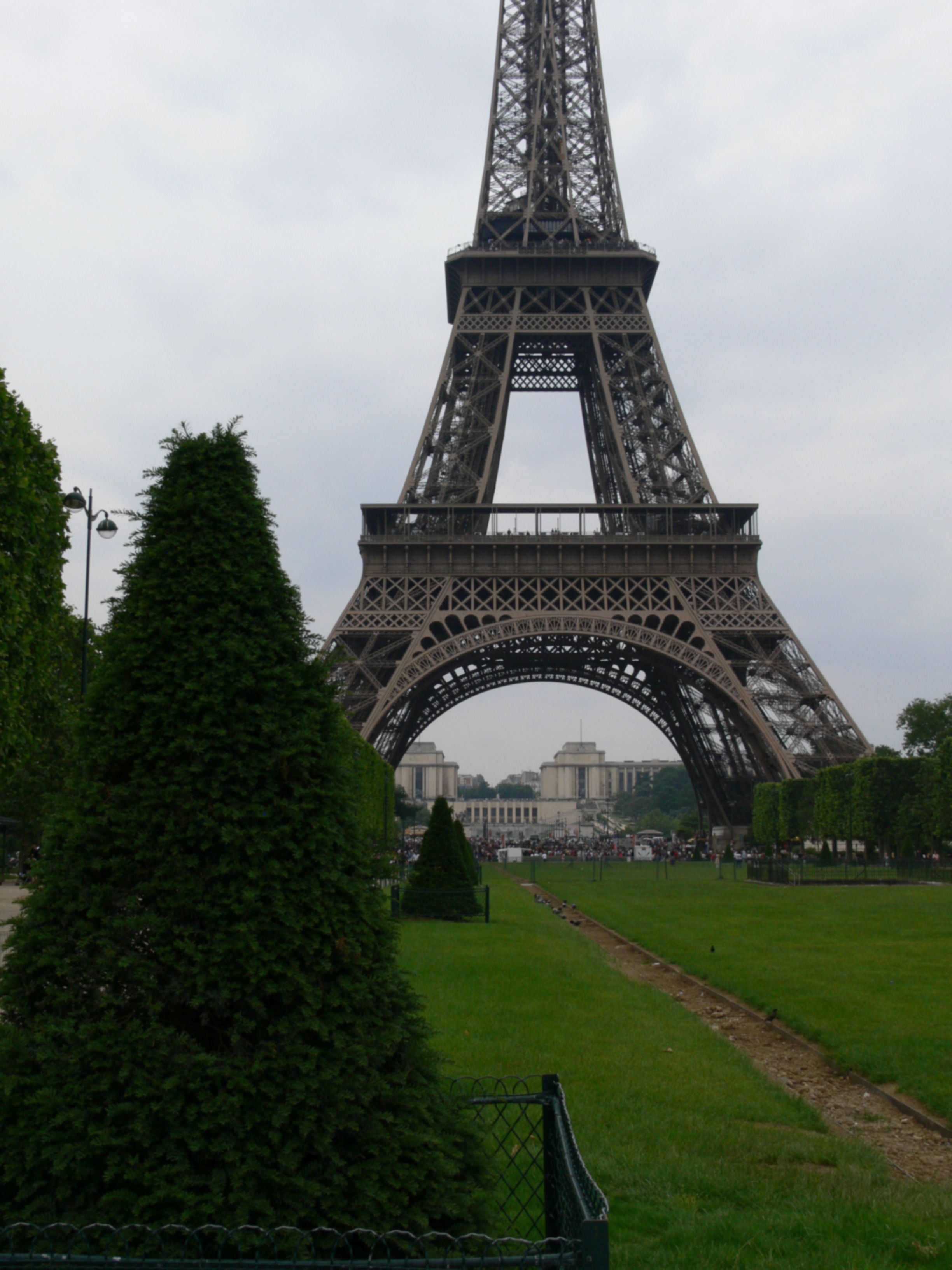 에펠탑과 함께 고친 흐린 사진..