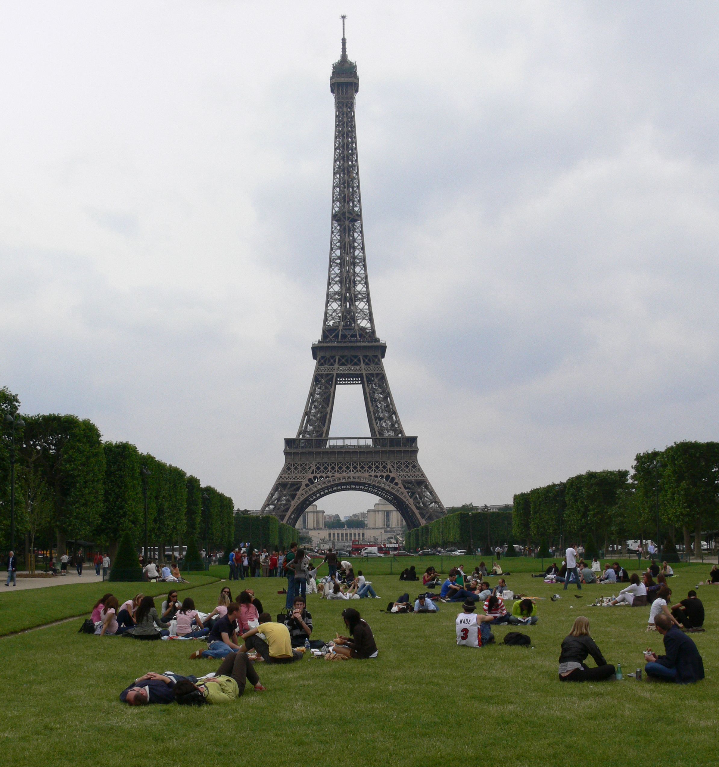 에펠탑 사진의 사람들..